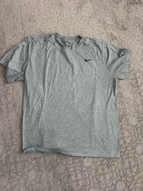 Men’s XXL gray dry, fit short sleeve T-shirt by Nike